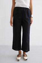 Cargar imagen en el visor de la galería, CAROLYN Trousers Linen black
