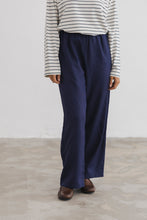 Carregar imagem no visualizador da galeria, CAROLYN Trousers Dark Blue