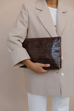 Load image into Gallery viewer, CHELSEA Leather Pouch Brown